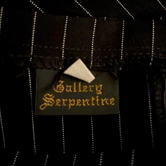 GOTHIC. GALLERY SERPENTINE. Bustles Skirt in Black. Victorian Fashion 18th - Picture 8 of 10